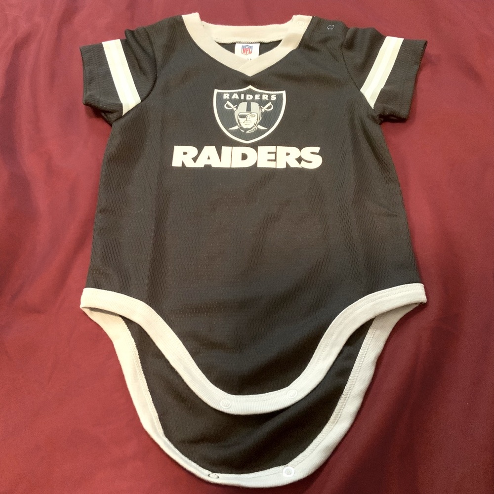 NWOT Las Vegas Raiders… baby onesie… size 18 months